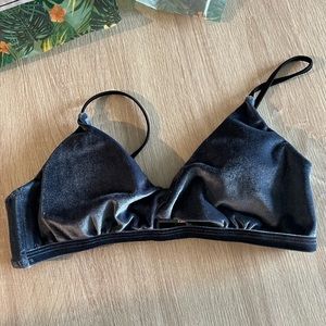 Cupshe swim top size L. The material is velvet.The color is closest to charcoal